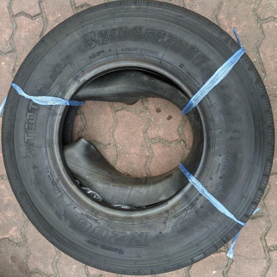 700R16 Bridgestone R200 V-Steel Rib , 7.00R16 , 7.00-16