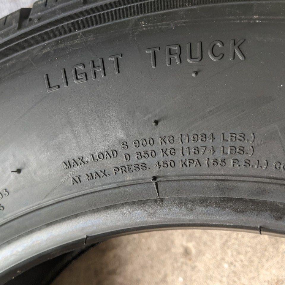 195/70R15C Maxxis UE103 8PR vỏ lốp Xe: Toyota Hiace, Hyundai 1 tấn