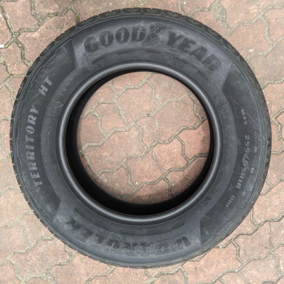 255/65R18 GOODYEAR WRANGLER TERRITORY HT D23 vỏ lốp Xe : Ford Explorer