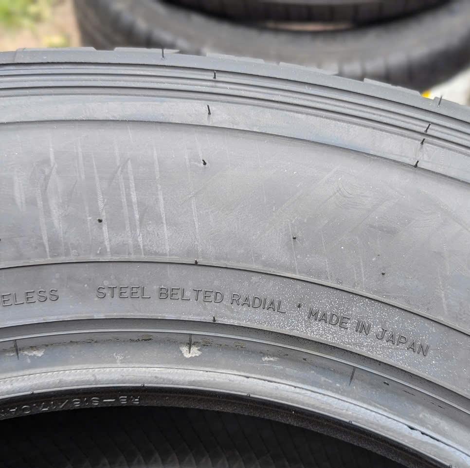 Vỏ lốp 285/60R18 Dunlop AT22, vỏ lốp theo xe Land Cruiser VX V8