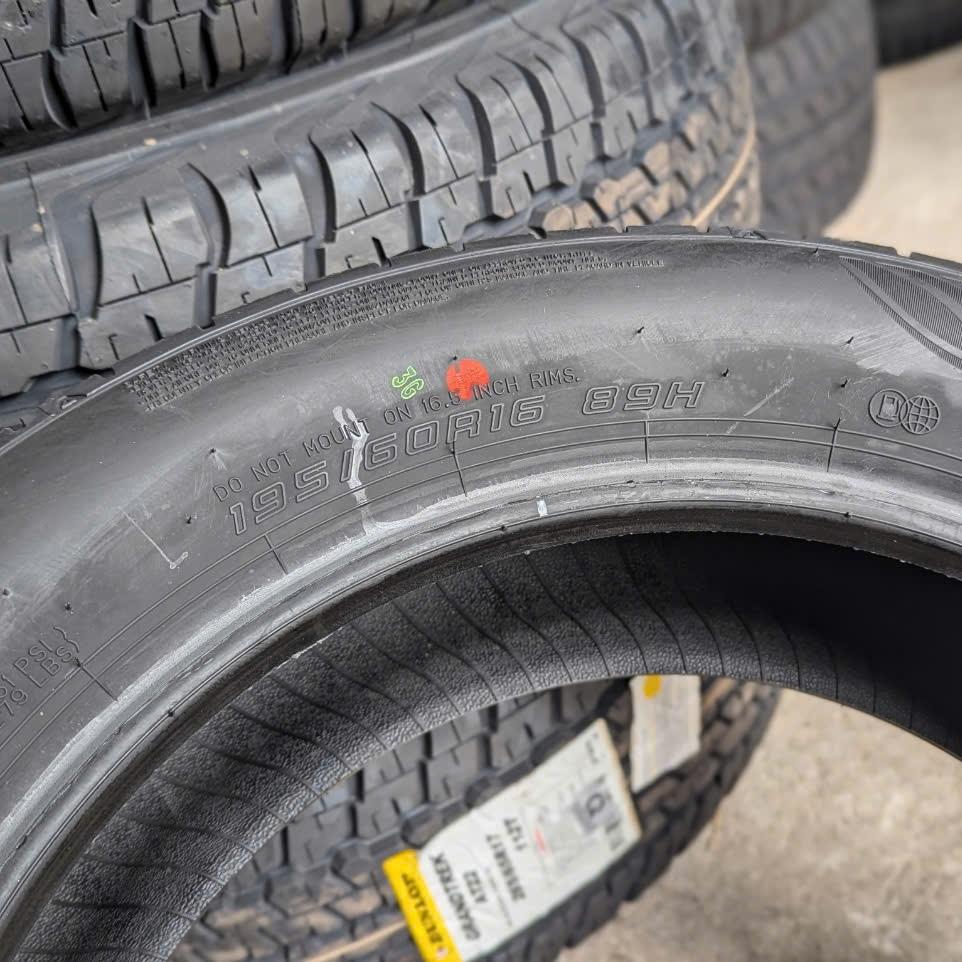 Vỏ lốp 195/60R16 Dunlop EC350, Vỏ lốp theo xe Veloz