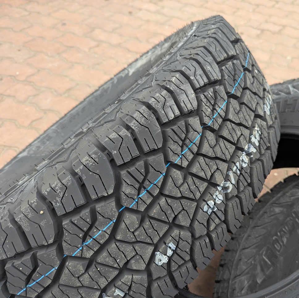 Vỏ lốp 265/70R16 112T AT52 KUMHO VIỆT NAM