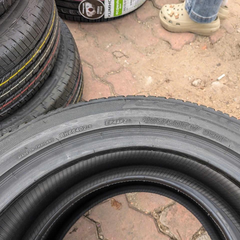 Vỏ lốp 205/50R17 Bridgestone, 205/50R17 Bridgestone EP422 Plus, vỏ lốp xe BMW 116i, vỏ lốp xe BMW 135i, vỏ lốp xe Mazda 3