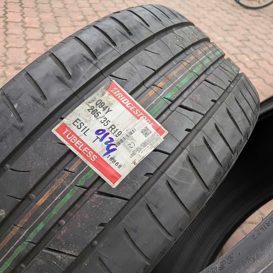 Vỏ lốp 265/35R19 Bridgestone S001 Potenza 