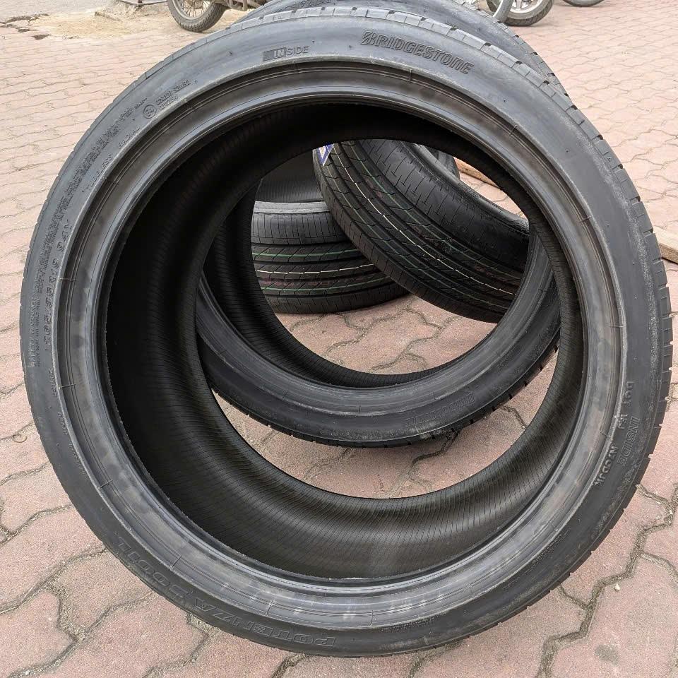 Vỏ lốp 265/35R19 Bridgestone S001 Potenza 