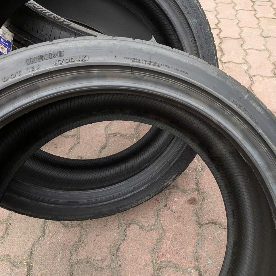 Vỏ lốp 265/35R19 Bridgestone S001 Potenza 
