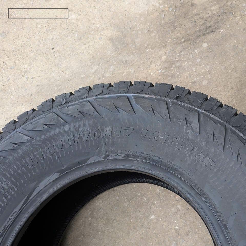 Vỏ lốp 315/70R17 Kumho AT52