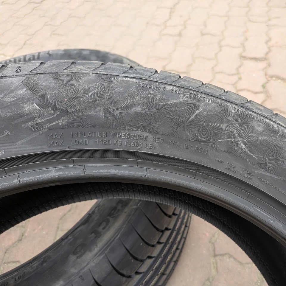 285/45R22 Continental