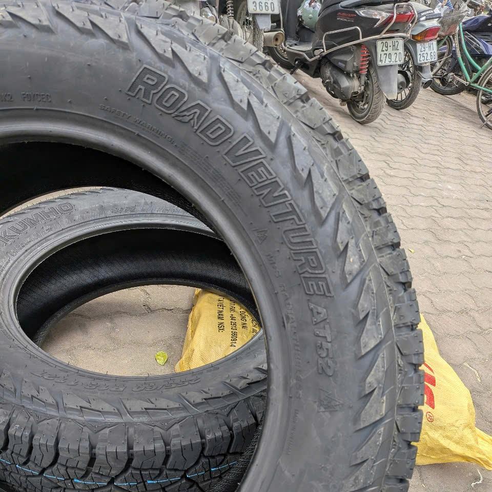 255/60R18 AT52 112T KUMHO VIỆT NAM vỏ lốp Xe: Land Rover LR3, Mazda CX9, Nissan Navara 2.5