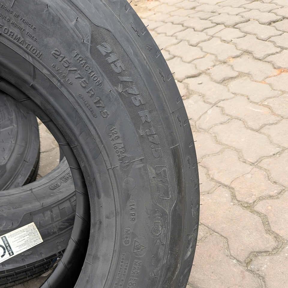 Vỏ lốp 215/75R17.5 Michelin