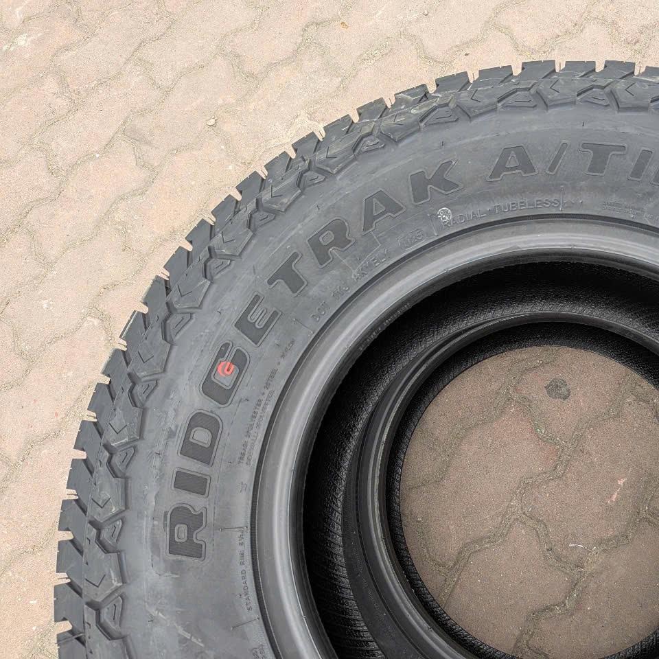 Vỏ lốp xe 235/75R15 Rovelo,  vỏ lốp Xe: Isuzu Hilander V-Spec