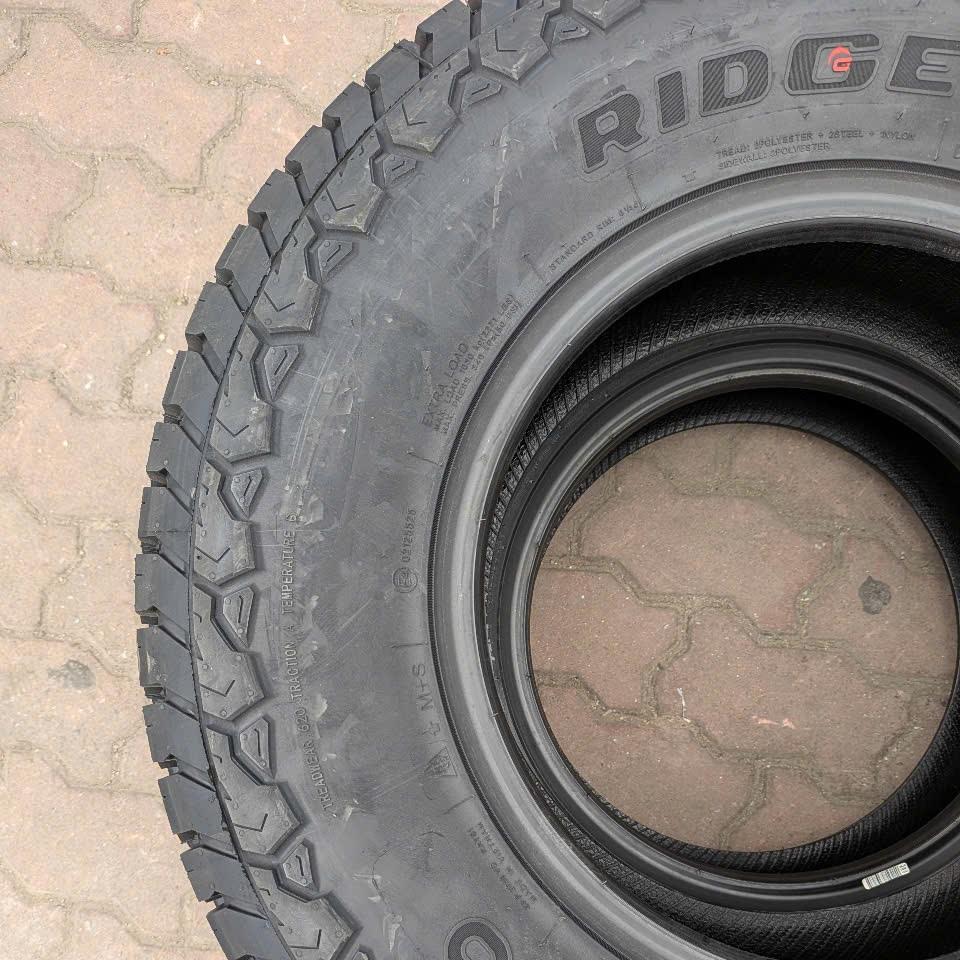 Vỏ lốp xe 235/75R15 Rovelo,  vỏ lốp Xe: Isuzu Hilander V-Spec
