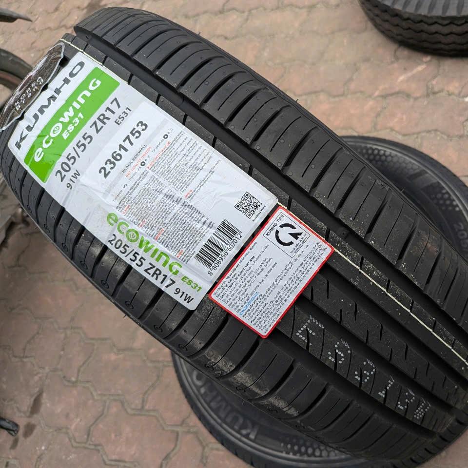 Vỏ lốp 205/55R17 Kumho ES31, vỏ lốp xe điện VF5, Vỏ lốp Mitsubishi Xpander Cross 2020