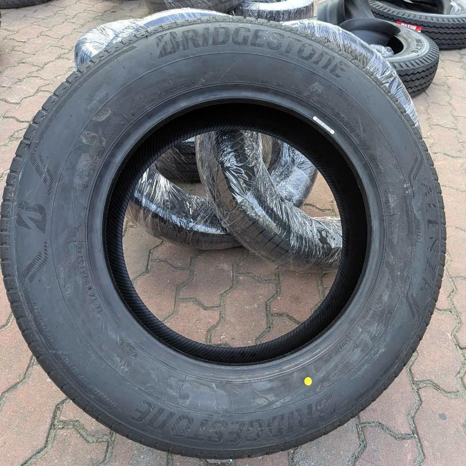 235/65R17 Bridgestone AL001 Alenza vỏ lốp Xe: Audi Q5, vỏ lốp xe ô tô Hyundai Santafe 2.2 diesel AT5, vỏ lốp xe ô tô Hyundai Santafe 2.4 xăng GLS AT6, vỏ lốp xe ô tô Santafe 2.7 máy xăng AT