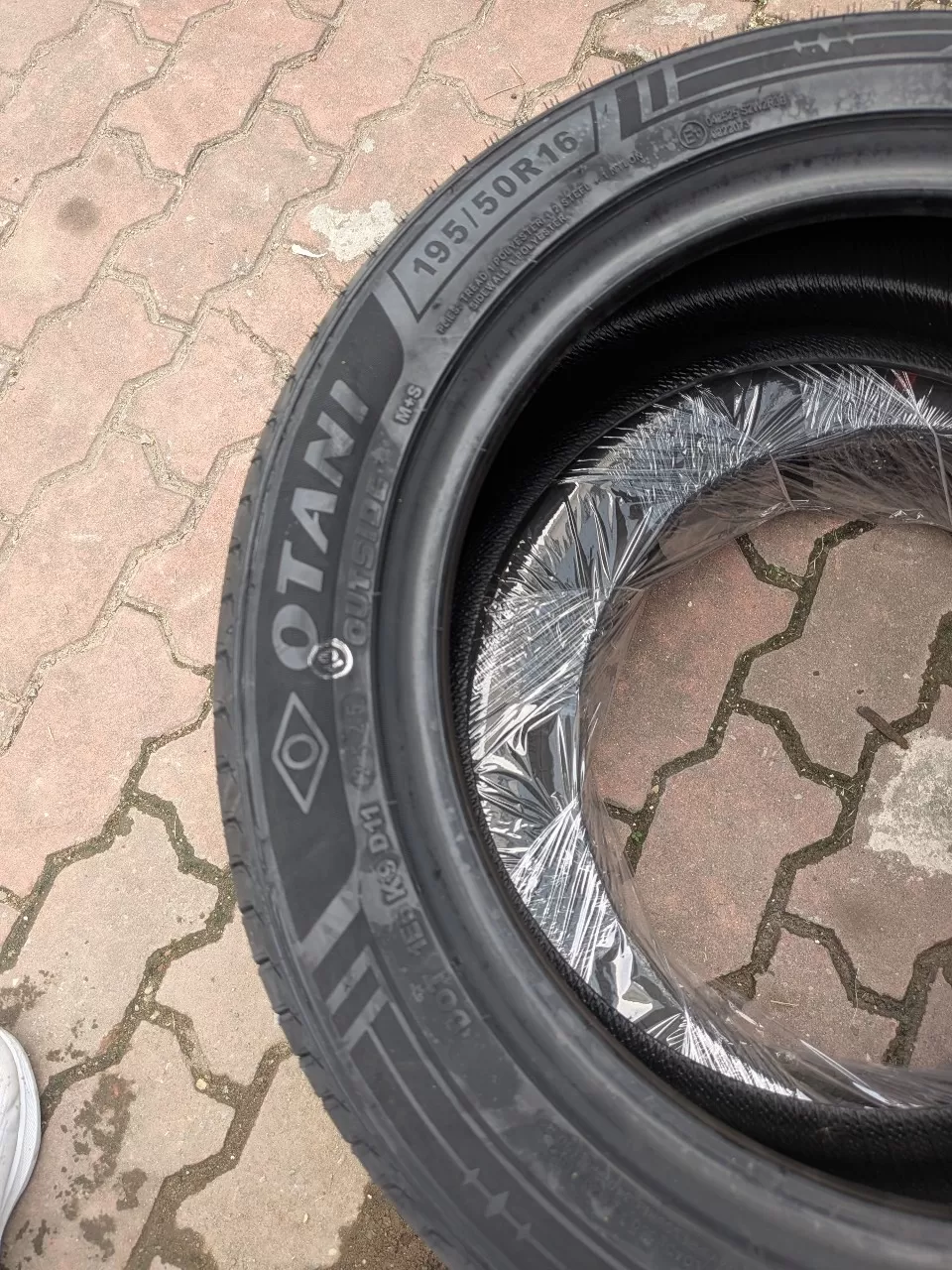 Vỏ lốp 195/50R16 Otani Thái Lan, Vỏ lốp xe ô tô Ford Fiesta, Vỏ lốp xe ô tô Hyundai Accent 1.4, Vỏ lốp xe ô tô SUZUKI SWIFT, Vỏ lốp xe ô tô Yaris 1.5