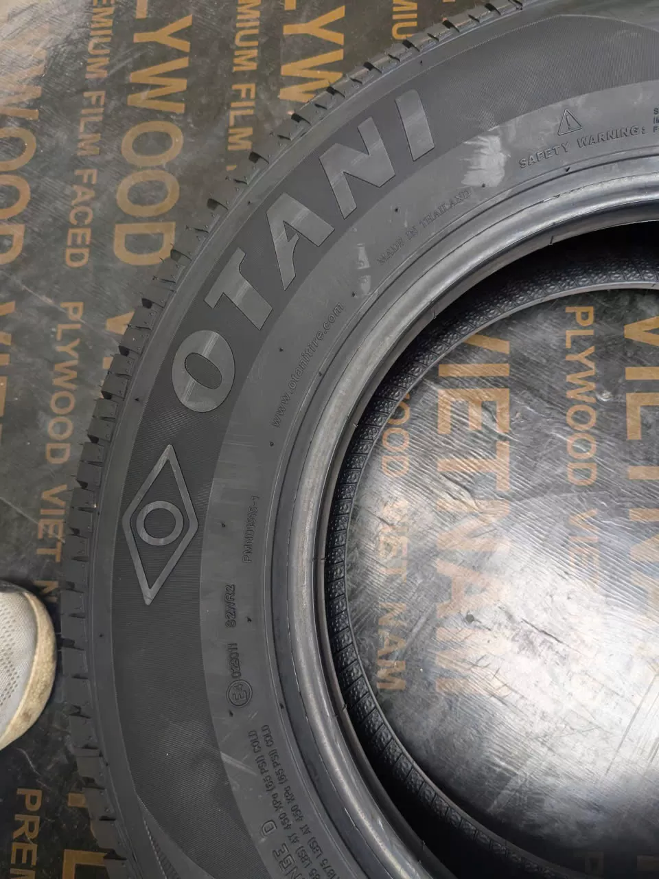 Vỏ lốp 195/70R15C Otani, vỏ lốp xe toyota Hiace, huyndai 1 tấn