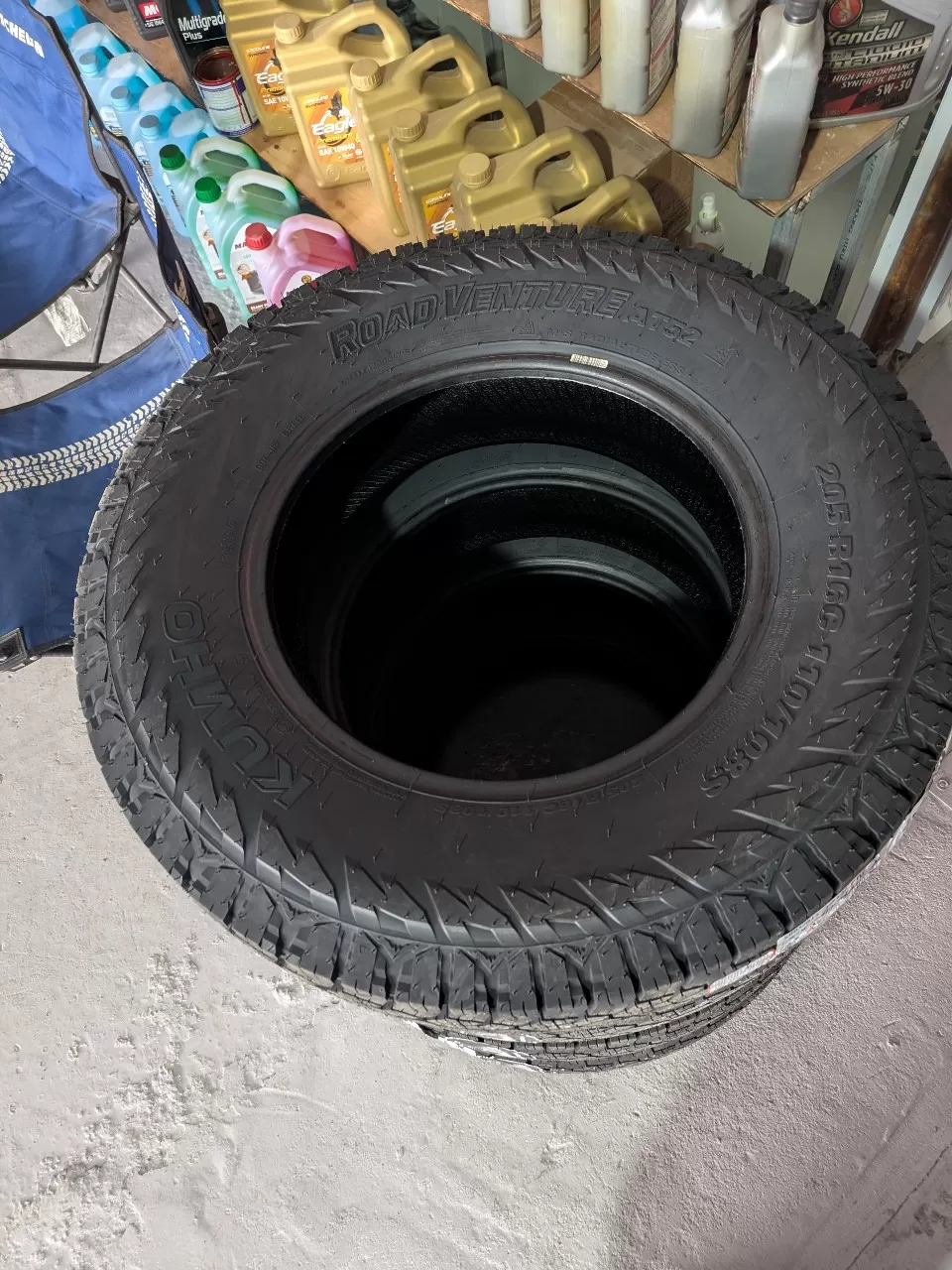 Vỏ lốp 205R16C 8PR AT52 KUMHO VIỆT NAM, vỏ lốp xe ô tô Isuzu D-Max 3.0, vỏ lốp xe ô tô Mitsubishi Triton 2.5MT, vỏ lốp xe ô tô Nissan Navara 2.5 MT