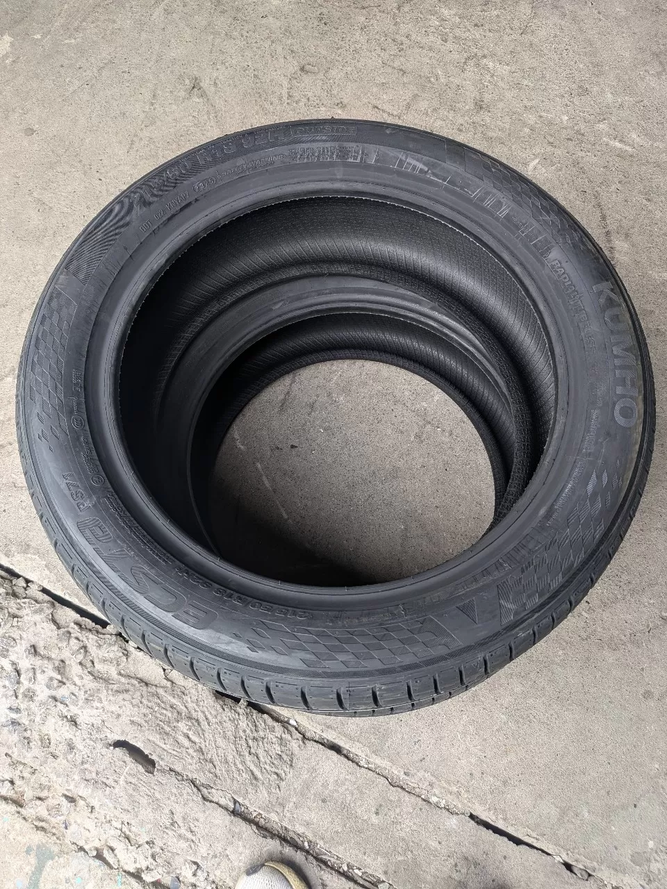 Vỏ lốp 215/50R18 Kumho PS71