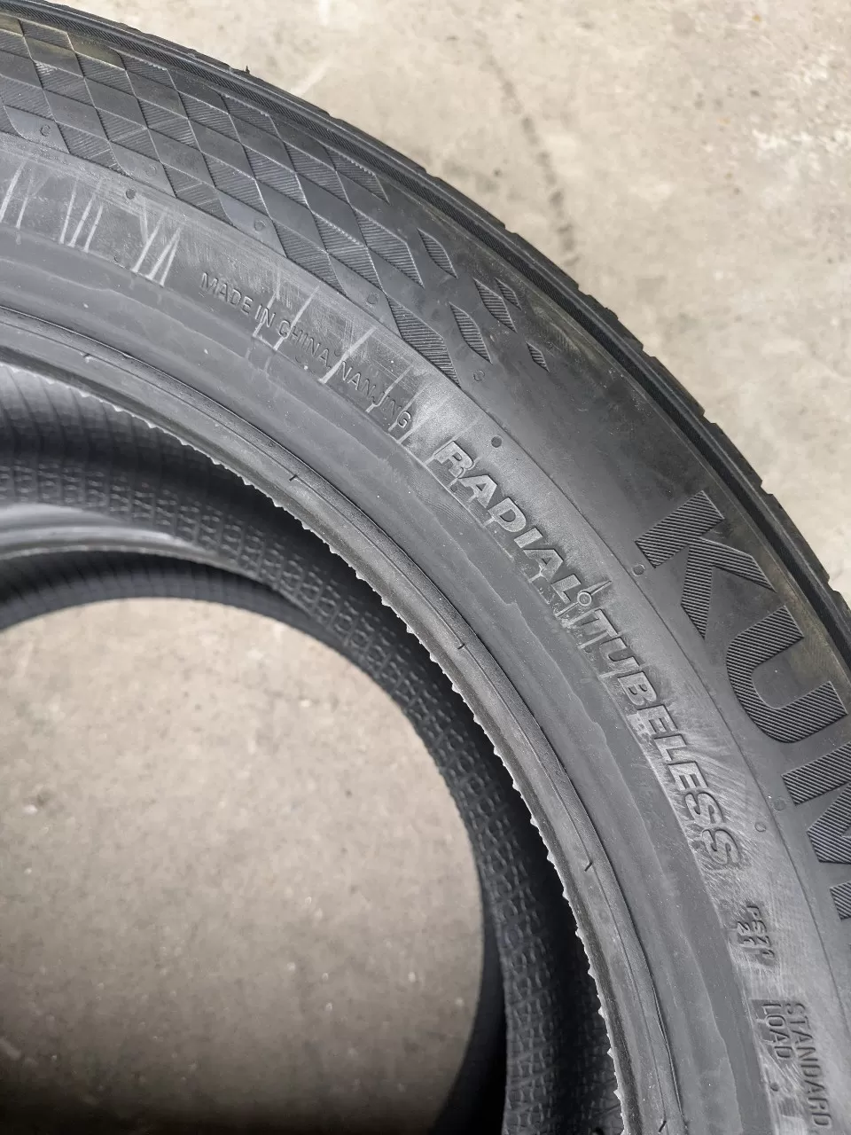 Vỏ lốp 215/50R18 Kumho PS71