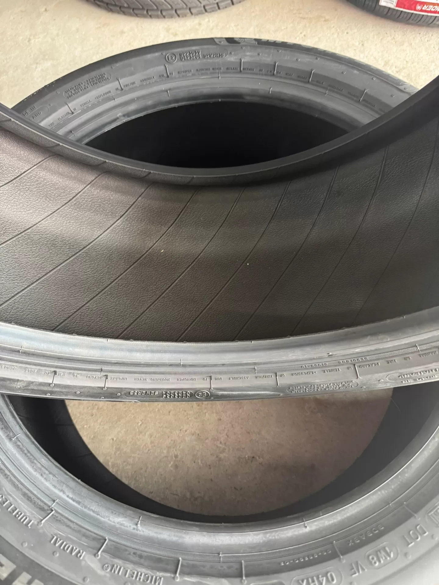 Vỏ lốp 225/50R18 Michelin primacy 5, dùng cho xe ô tô BMW 330i 2017, BMW GT 320i, BMW GT 328i, Subaru Legacy, Corolla Cross 1.8V