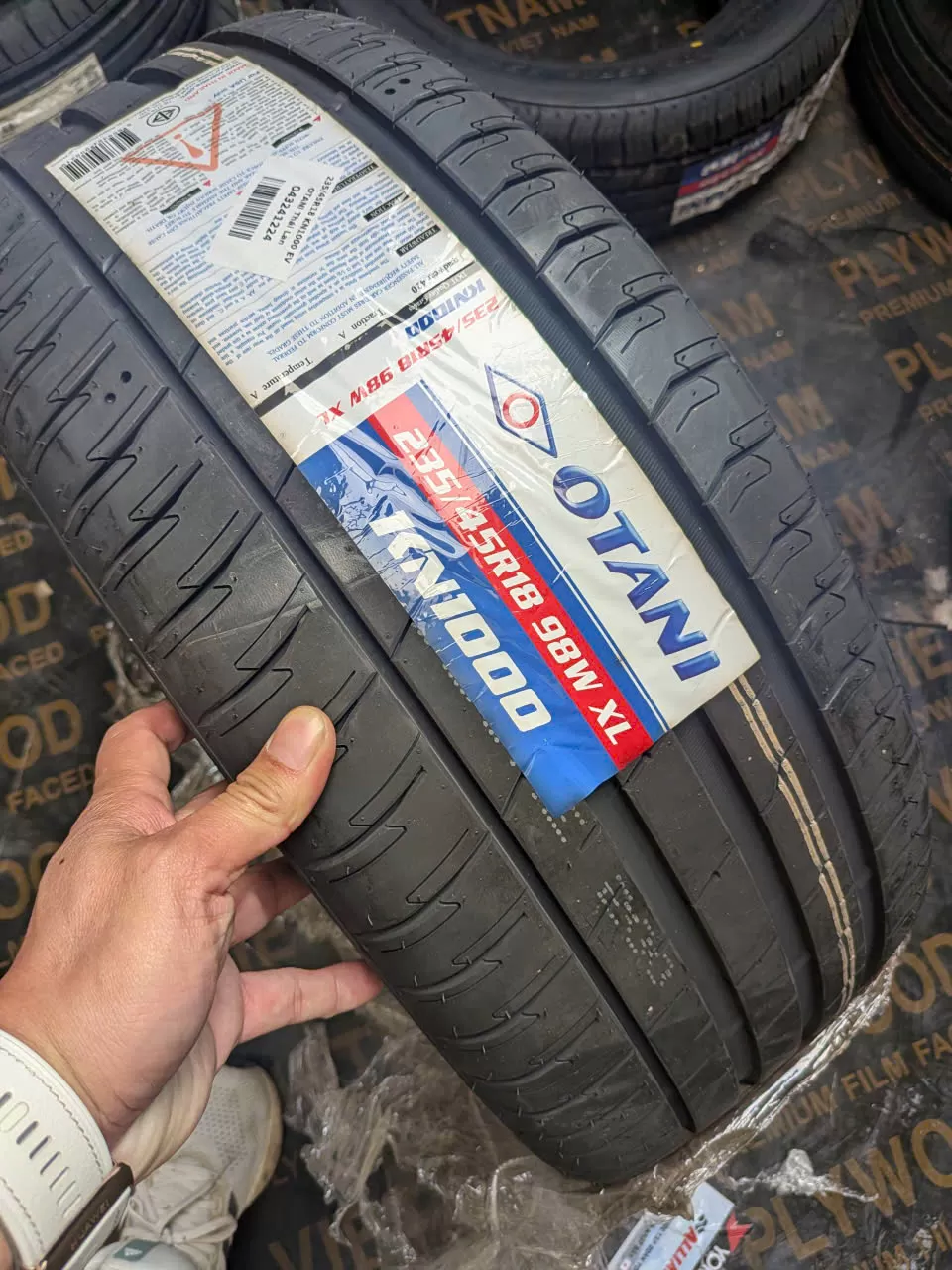 Vỏ lốp 235/45R18 Otani KN1000, Vỏ lốp xe điện EV