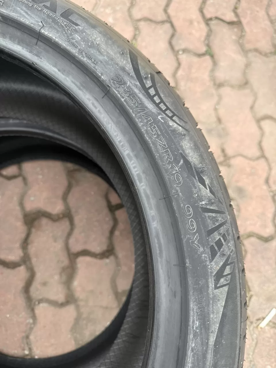 Vỏ lốp 235/45R19 lắp xe điện vinfast VF6