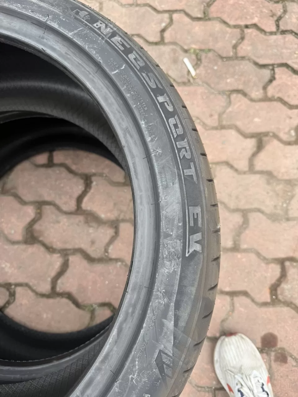 Vỏ lốp 235/45R19 lắp xe điện vinfast VF6