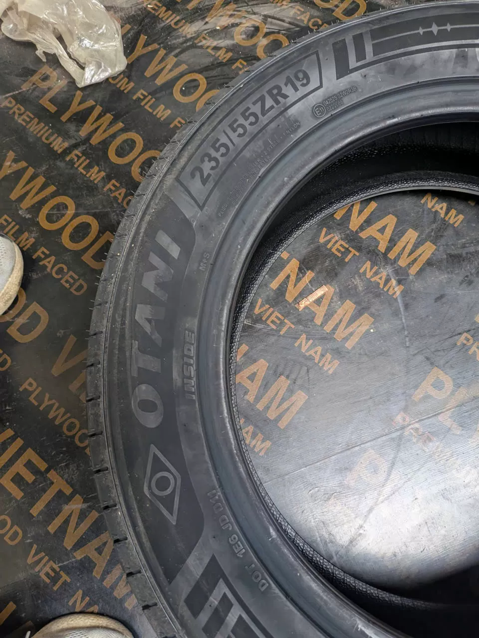 Vỏ lốp 235/55R19 Otani Thái Lan KC2000,  235/55ZR19, vỏ lốp ô tô Audi Q5, Hyundai Santafe, Kia Carnival, vỏ lốp ô tô Land Rover Discovery,Rover Evoque, vỏ lốp ô tô Lexus RX350, vỏ lốp ô tô Lexus RX450, vỏ lốp ô tô Mercedes GLC200 GLC250 GLC300