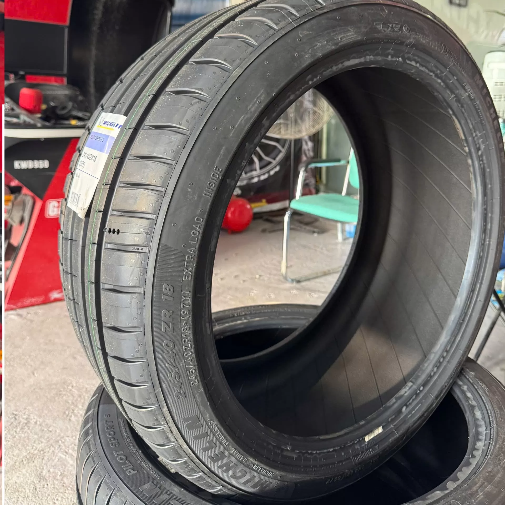 Vỏ lốp 245/40R18 Michelin Pilot Sport 5, vỏ lốp xe Audi A5, Audi TT 2.0 2008, vỏ lốp xe Lexus GS430, vỏ lốp xe Mercedes E200 2.0 E250 AMG Mercedes E300, vỏ lốp xe Mercedes E350, vỏ lốp xe Mercedes E400 3.0, vỏ lốp xe Subaru WRX STI