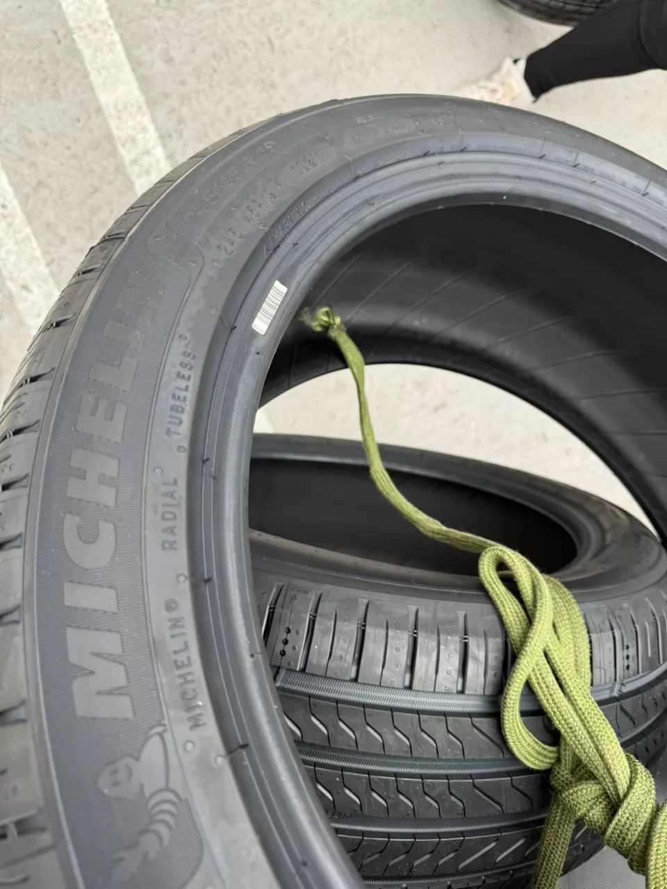 Vỏ lốp 245/45R19 Michelin, Michelin 245/45R19 Pilot spot 5, vỏ lốp ô tô BMW 740Li, vỏ lốp ô tô BMW 750Li, vỏ lốp ô tô Hyundai Tucson, vỏ lốp ô tô Hyundai Equus, vỏ lốp ô tô Kia Sportage, vỏ lốp ô tô Lexus LS460, vỏ lốp ô tô Mercedes S450