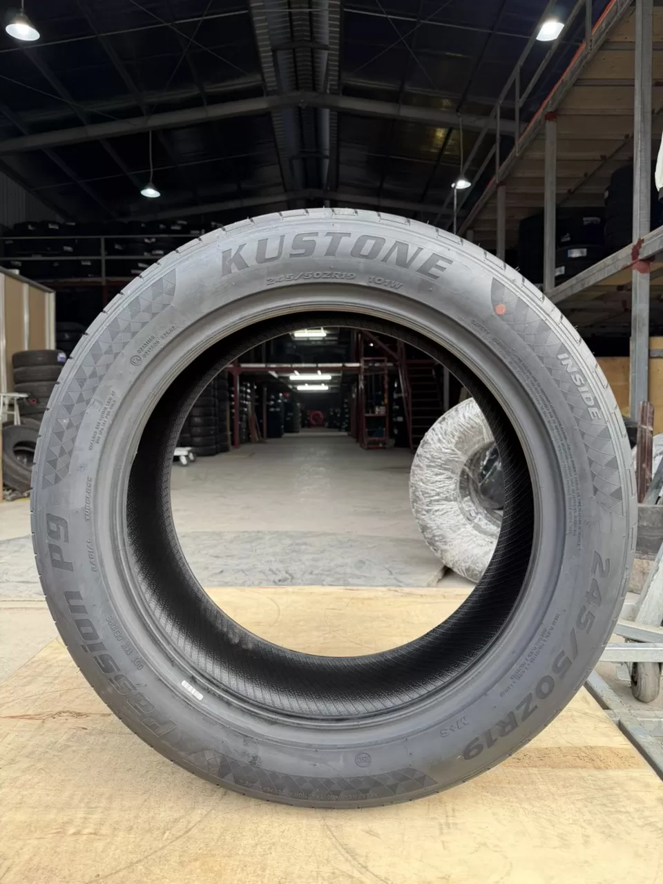 Vỏ lốp 245/50R19 Kustone, vỏ lốp xe vinfast VF7