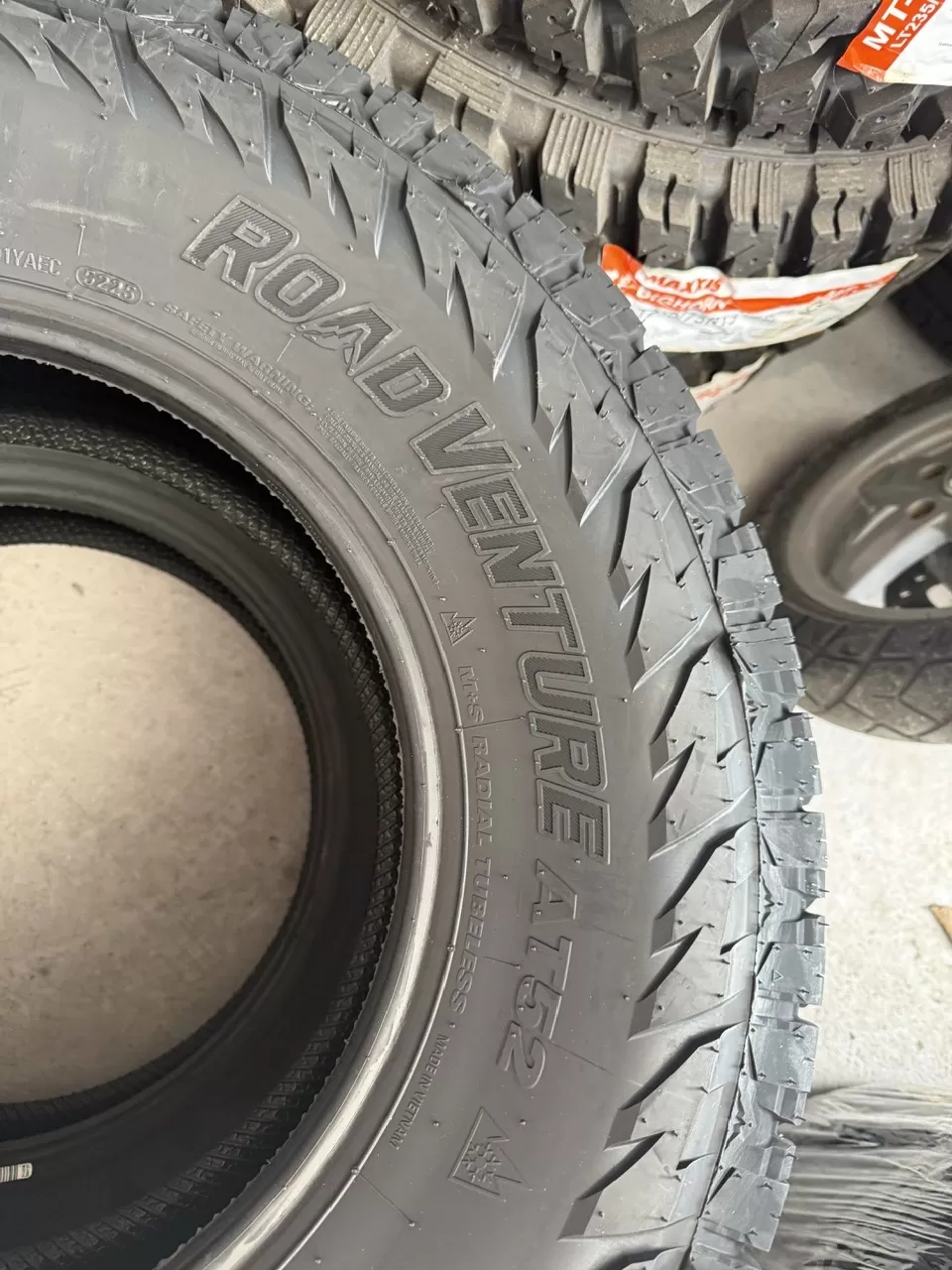 255/70R16 AT52 111T KUMHO VIỆT NAM vỏ lốp Xe: Ford Ranger XLS 2.2, Mazda BT50 2.2 MT, Nissan Navara 2.5 AT