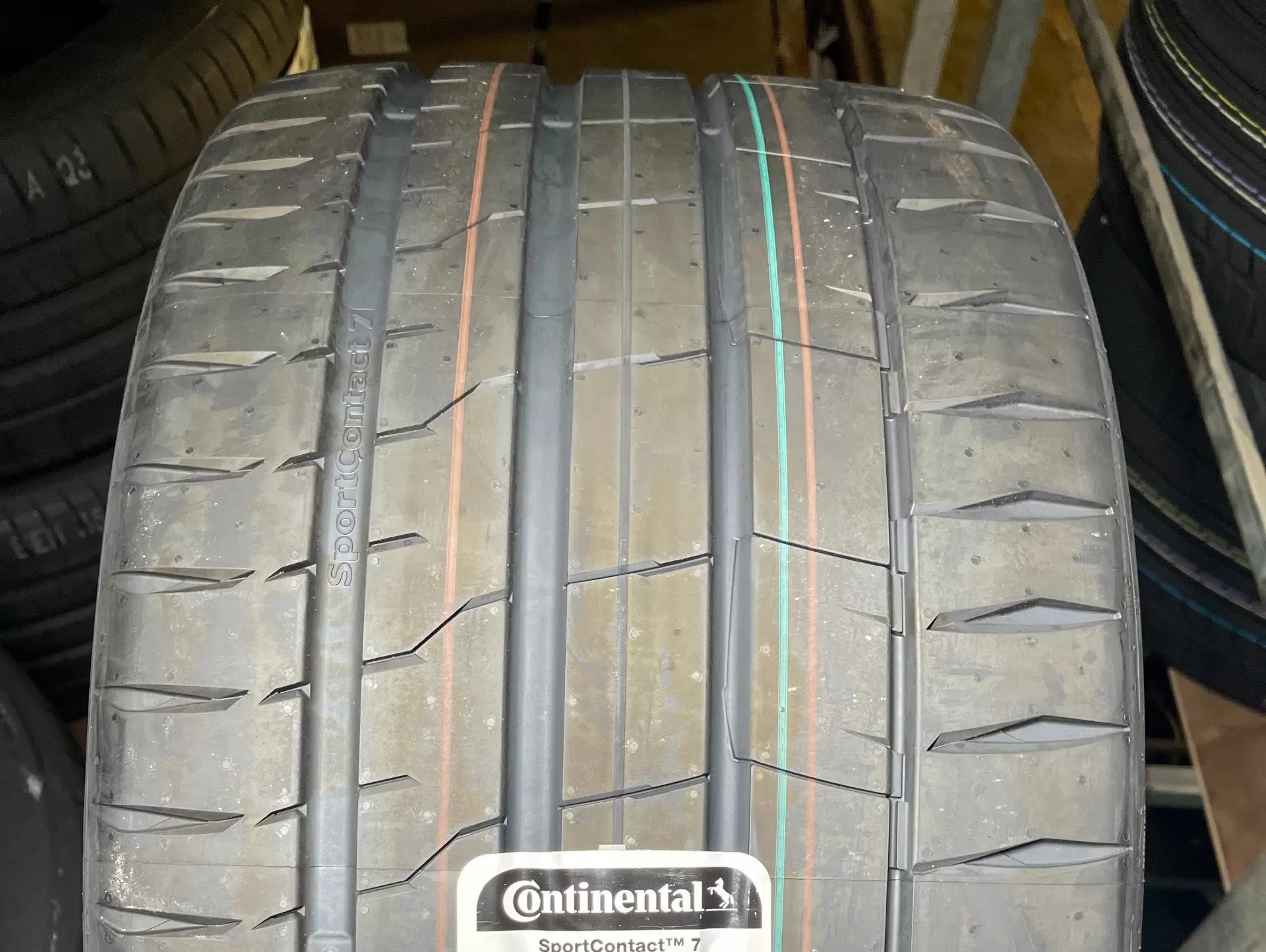 Vỏ lốp 275/45R21 Continental Sport Contact 6 MOS