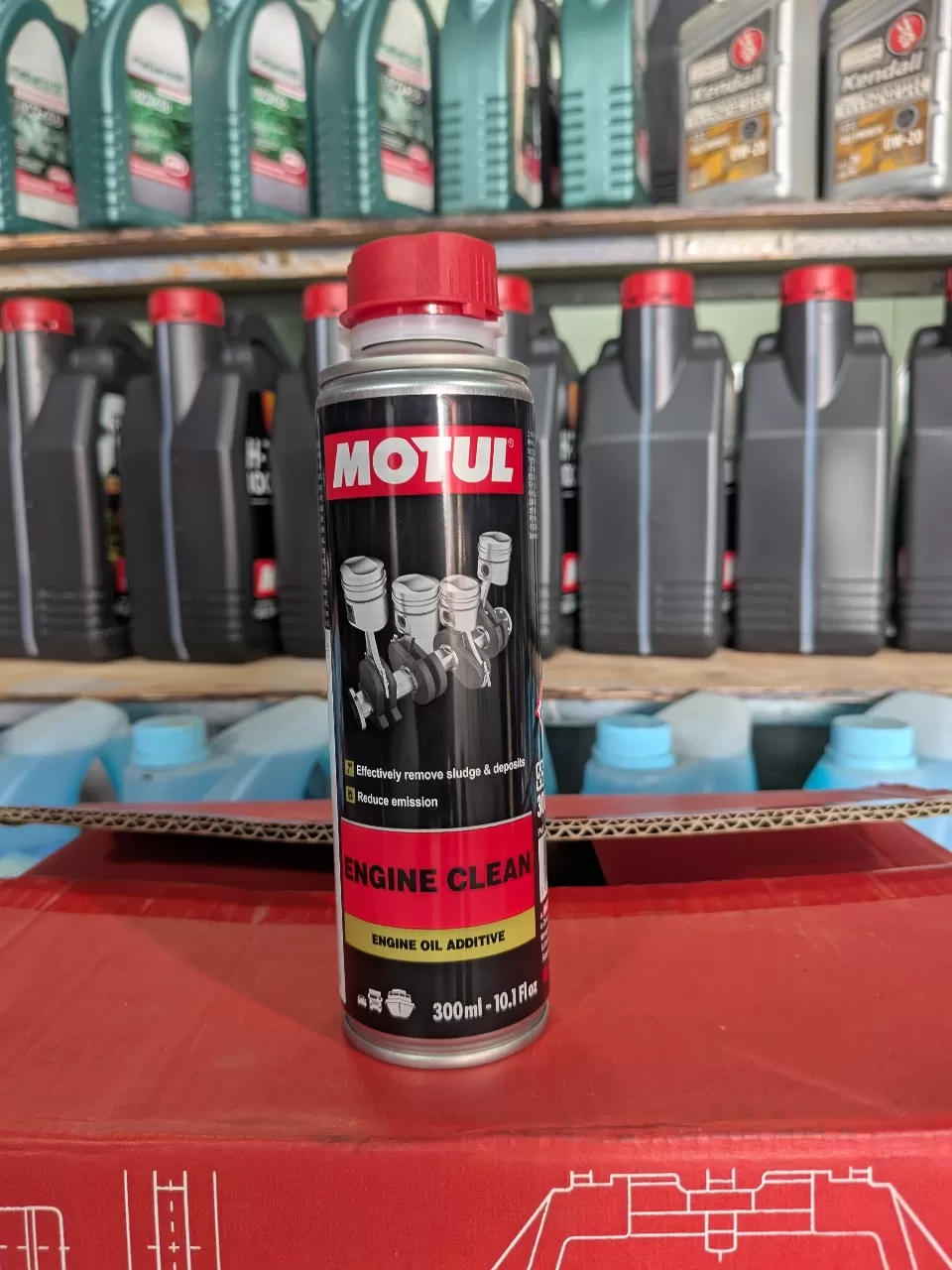 Dung dịch vệ sinh Motul dùng vệ sinh động cơ