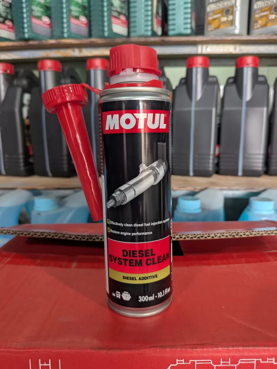 Dung dịch vệ sinh Motul dùng cho xe máy dầu
