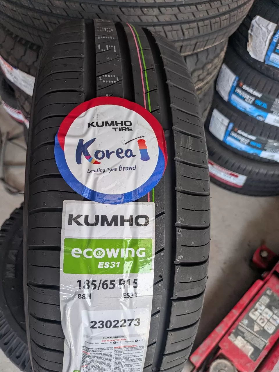Vỏ lốp 185/65R15 88H KUMHO ES31, vỏ lốp xe Nissan Sunny, vỏ lốp xe Nissan Tiida 1.6 MT, vỏ lốp xe Nissan Grand Livina, vỏ lốp xe Kia Rio sedan, vỏ lốp xe Hyundai Accent, vỏ lốp xe Hyundai Avante, vỏ lốp xe Suzuki Ertiga