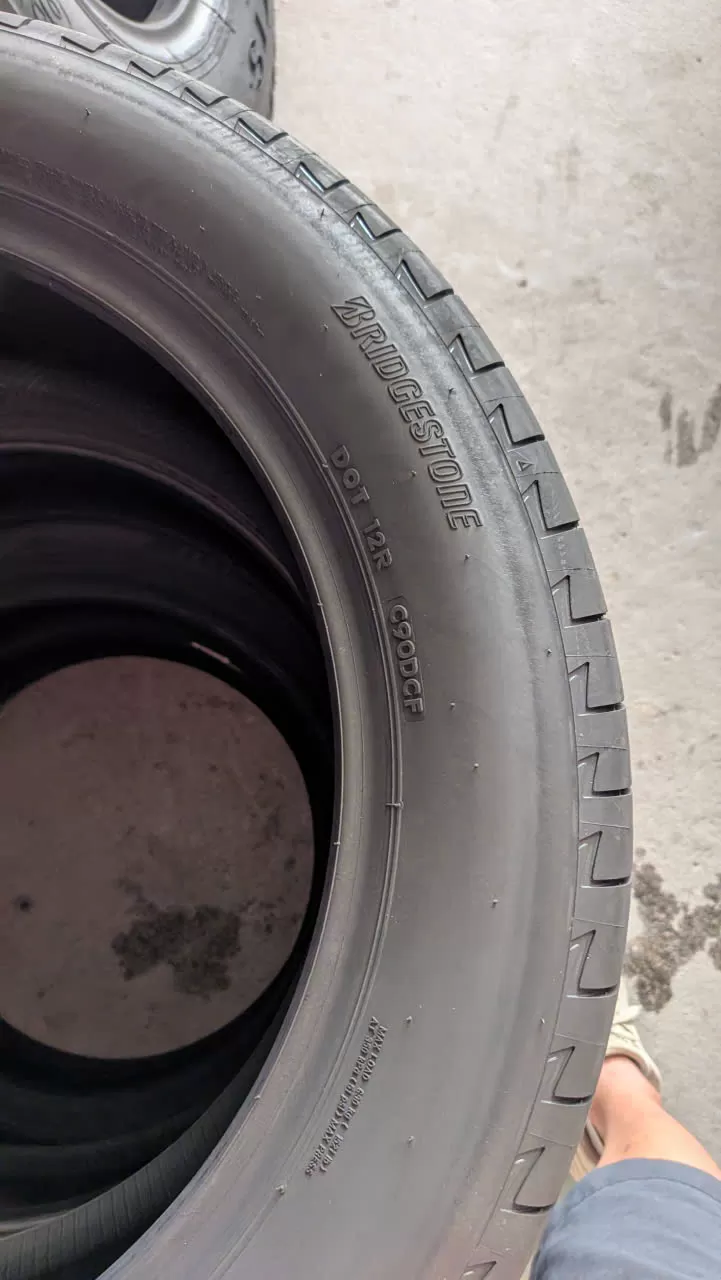 Vỏ lốp 215/55R18 Bridgestone T005