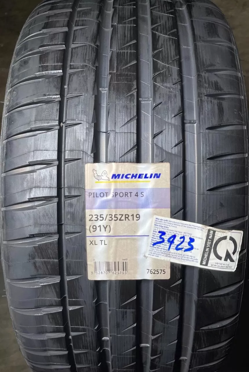 Vỏ lốp 235/35R19 Michelin Pilot Spot