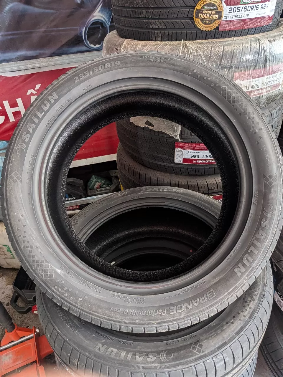 Vỏ lốp 235/50R19 Sailun, vỏ lốp theo xe Vinfast MPV
