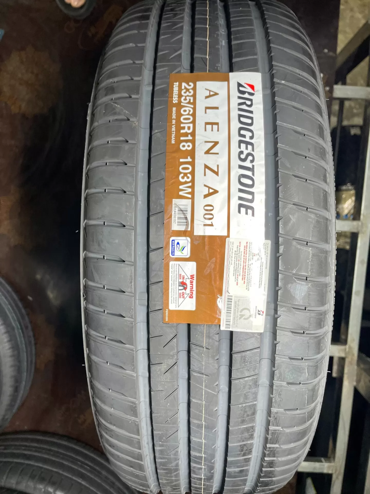 235/60R18 Bridgestone AL001 Alenza Nhật Bản vỏ lốp Xe: Acura RDX, Audi Q5 Q7, Honda CRV, Santafe 2.0 máy dầu, KIA SORENTO, Kia Sedona, Land Rover Discovery, Ranger Rover Evoque Pure, Mercedes GLC200 GLC250