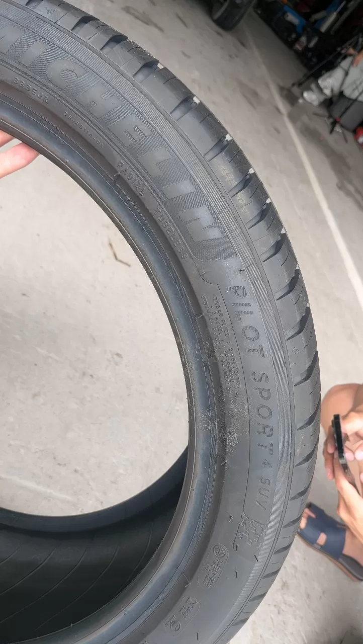 Vỏ lốp 245/45R20 Michelin Pilot spot SUV, vỏ lốp Ranger Rover Evoque, vỏ lốp xe Lexus LS500h 3.5L, vỏ lốp xe Vinfast VF8