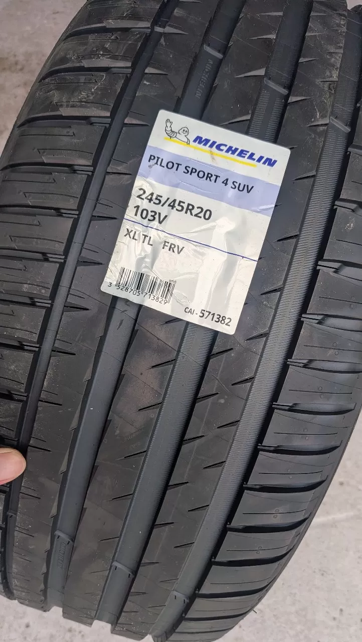 Vỏ lốp 245/45R20 Michelin Pilot spot SUV, vỏ lốp Ranger Rover Evoque, vỏ lốp xe Lexus LS500h 3.5L, vỏ lốp xe Vinfast VF8
