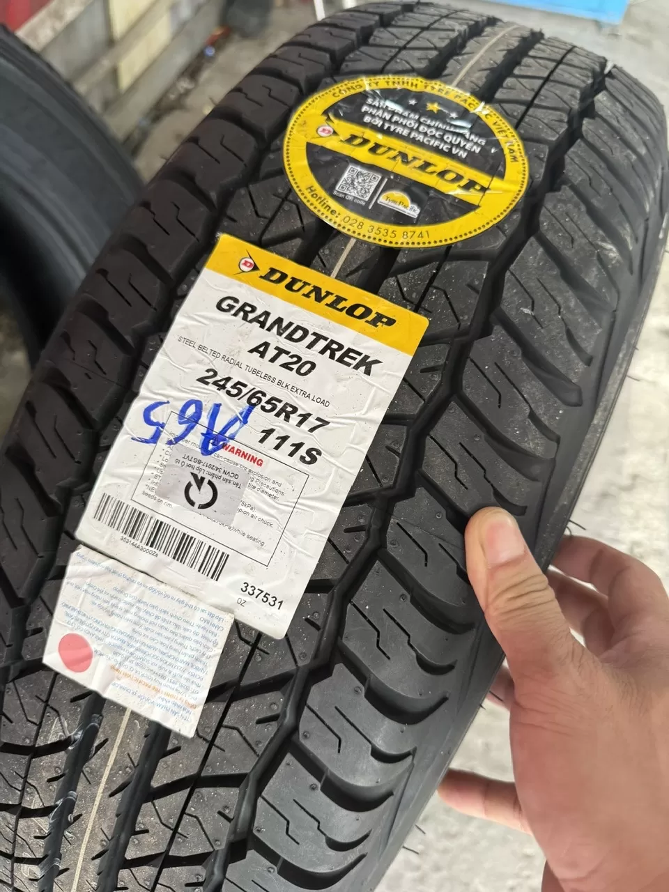 245/65R17 Dunlop AT22 vỏ lốp Xe: Mitsubishi Pajero Spor, Mitsubishi Triton, Toyota Highlander