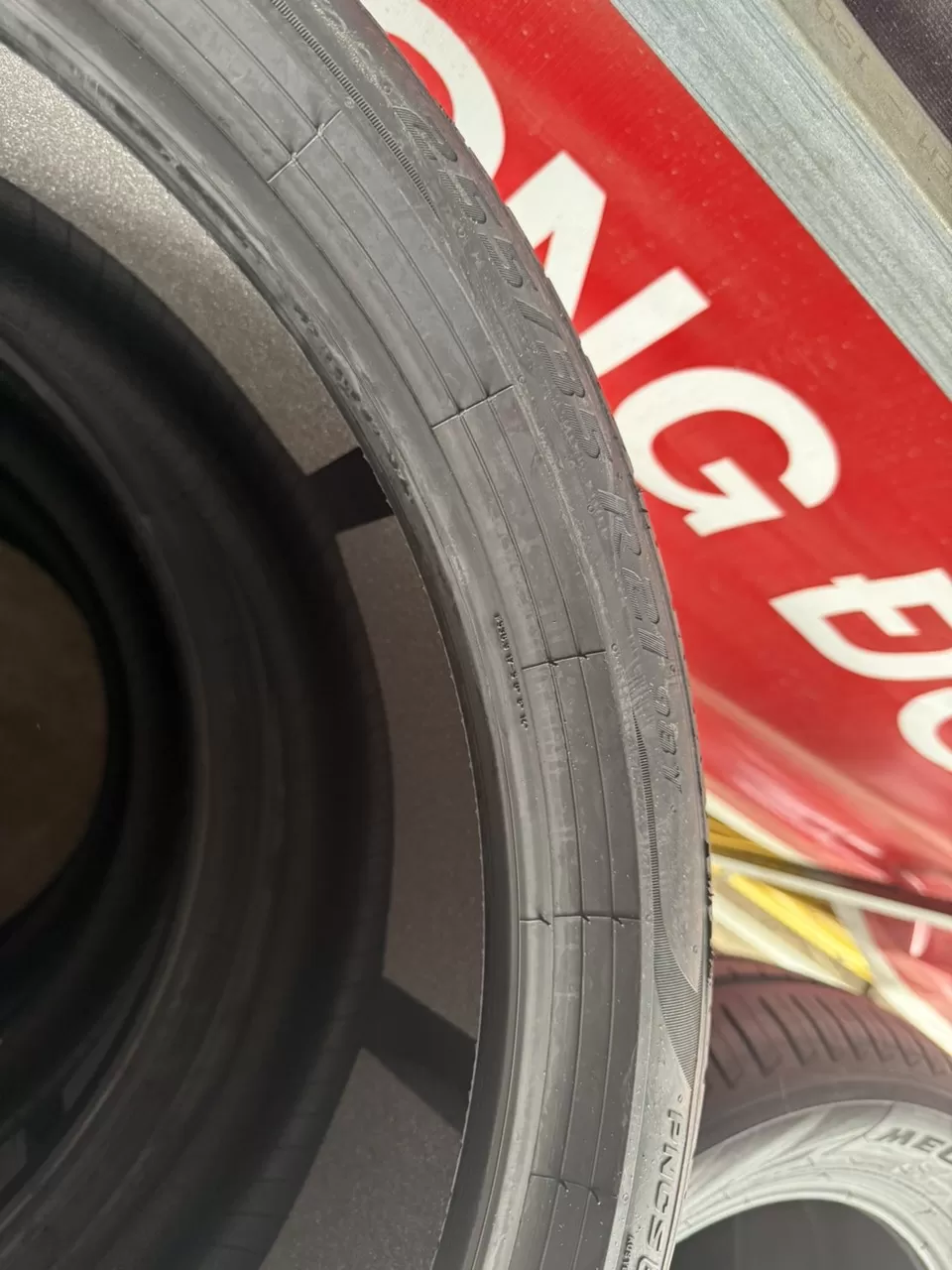 Vỏ lốp 255/35R21 Pirelli Prezo MOS chống ồn