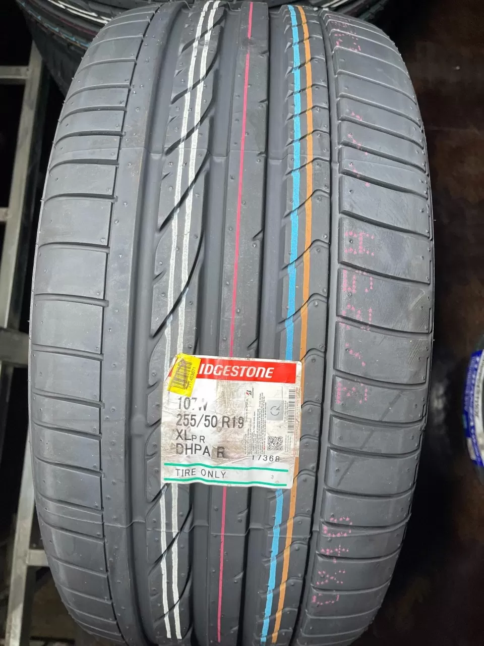 Vỏ lốp 255/50R19 Bridgestone Runflat,  vỏ lốp Xe: BMW X5 3.0, BMW X6 3.0, Ranger Rover Sport HSE 3.0L, Range Rover Sport Supercharged 3.0L, Mercedes GLE 400, Vinfast Lux SA2.0