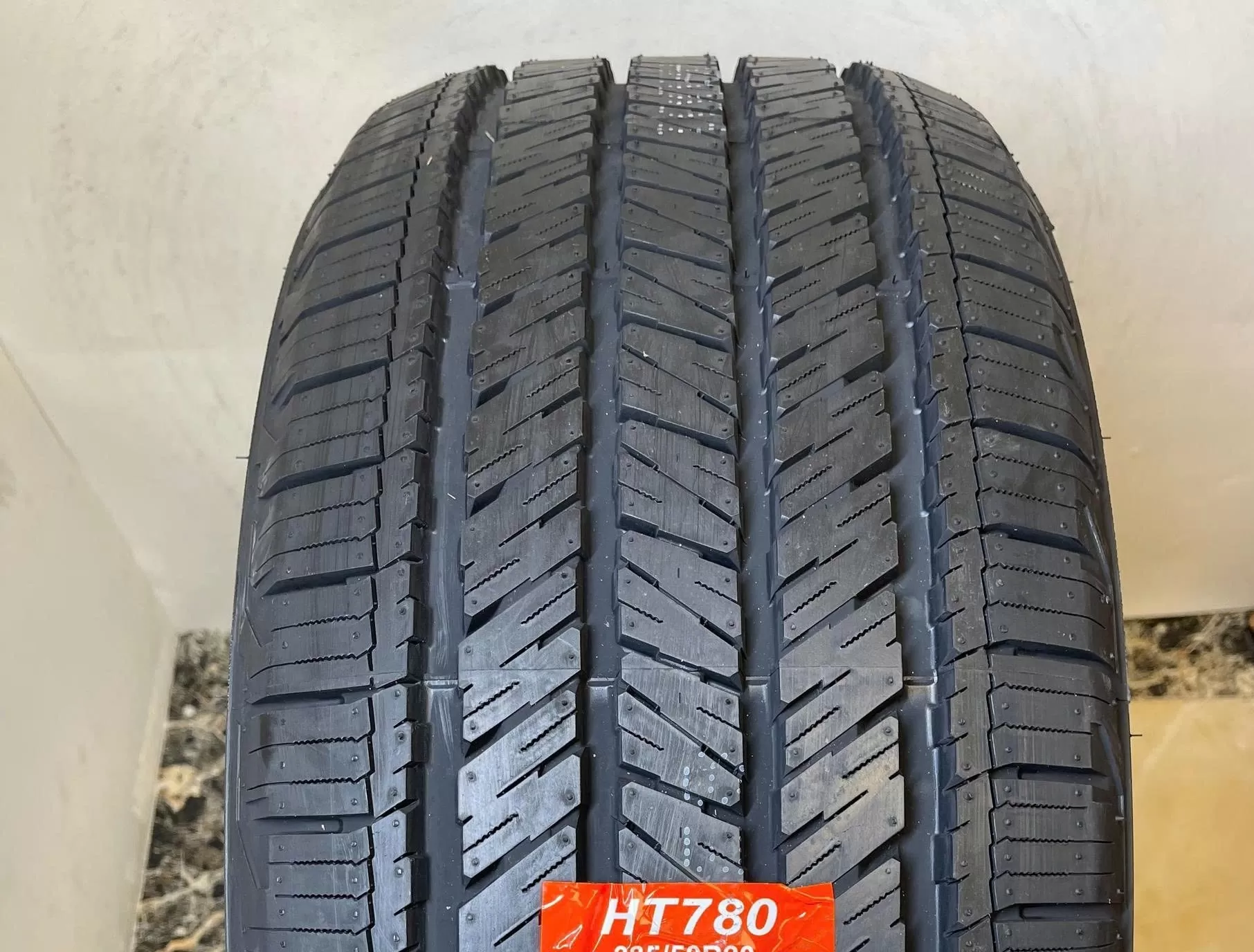 Vỏ lốp 255/55R20 Maxxis HT780