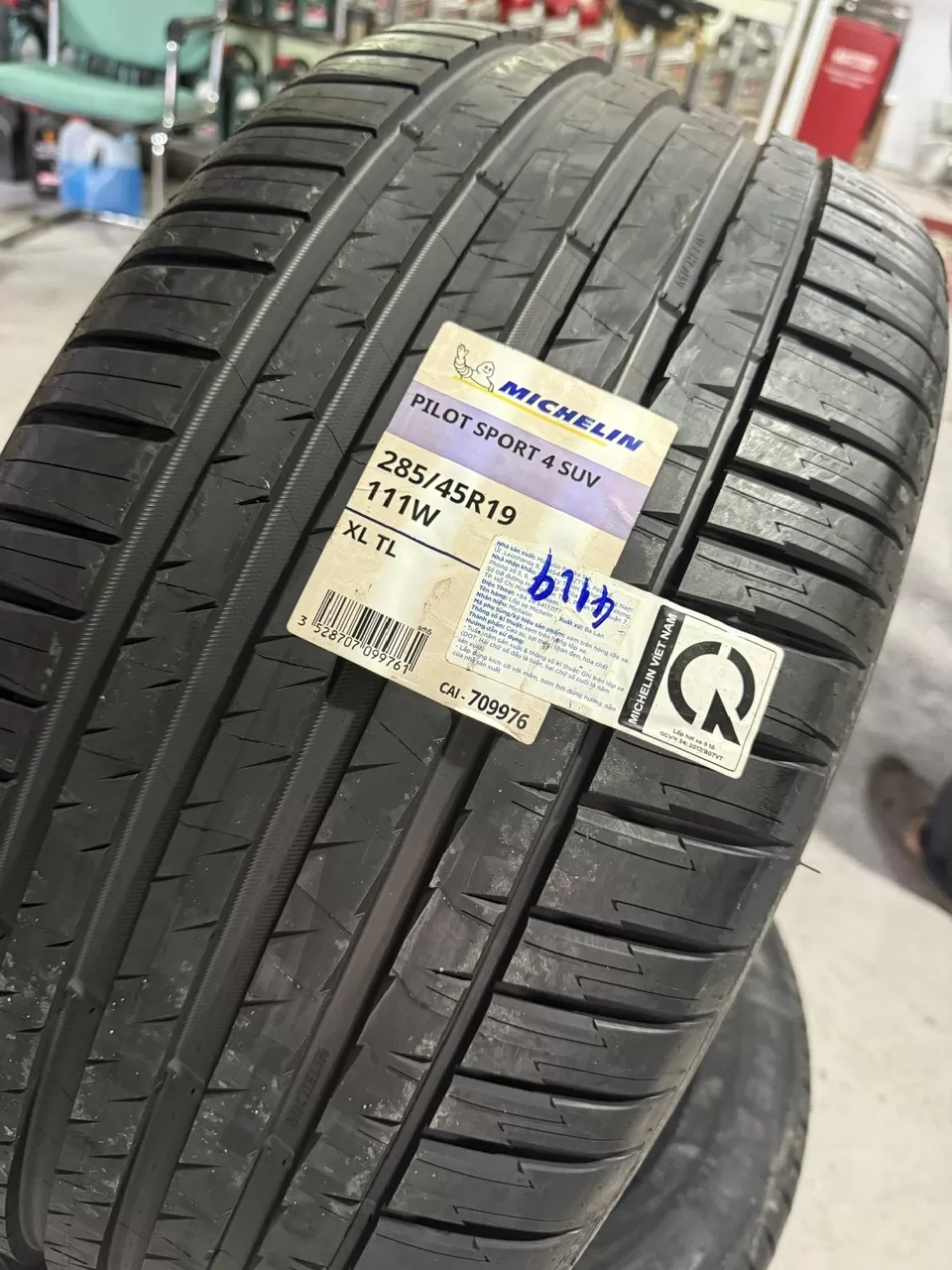 Vỏ lốp 285/45R19 Michelin Pilot Spot 4, vỏ lốp sau xe Vinfast Lux SA 2.0