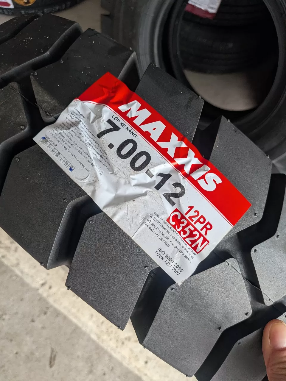 Vỏ lốp xe nâng hơi 700-12, 700-12 Maxxis M352N 12Pr