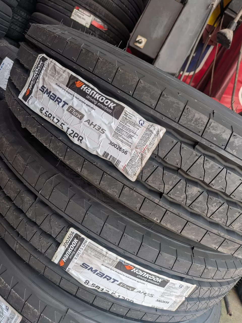 Vỏ lốp 8.5R17.5 Hankook
