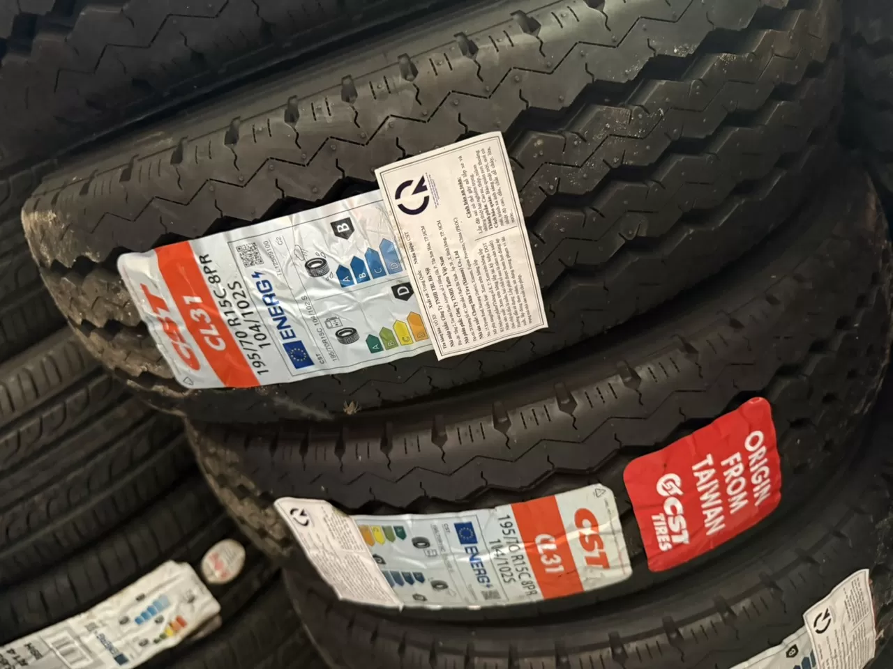 Vỏ lốp 195/70R15C CST